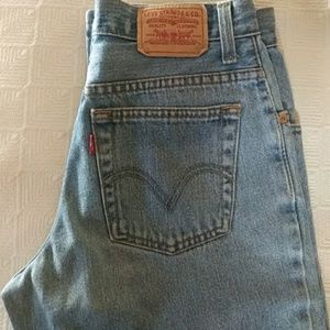 Levis Mom Jeans 550 Tapered Leg Size 4